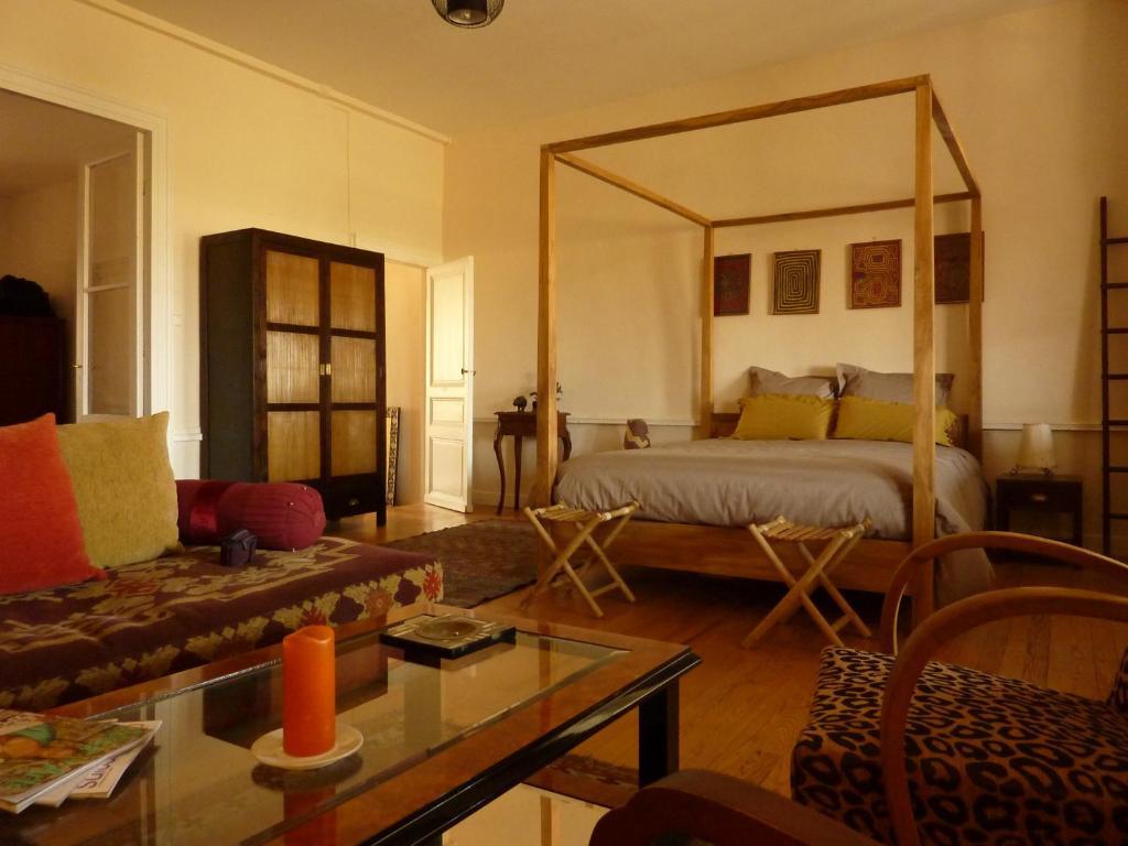 Le Mas-dʼAgenais Le Dormeur Du Val B&B 객실 사진